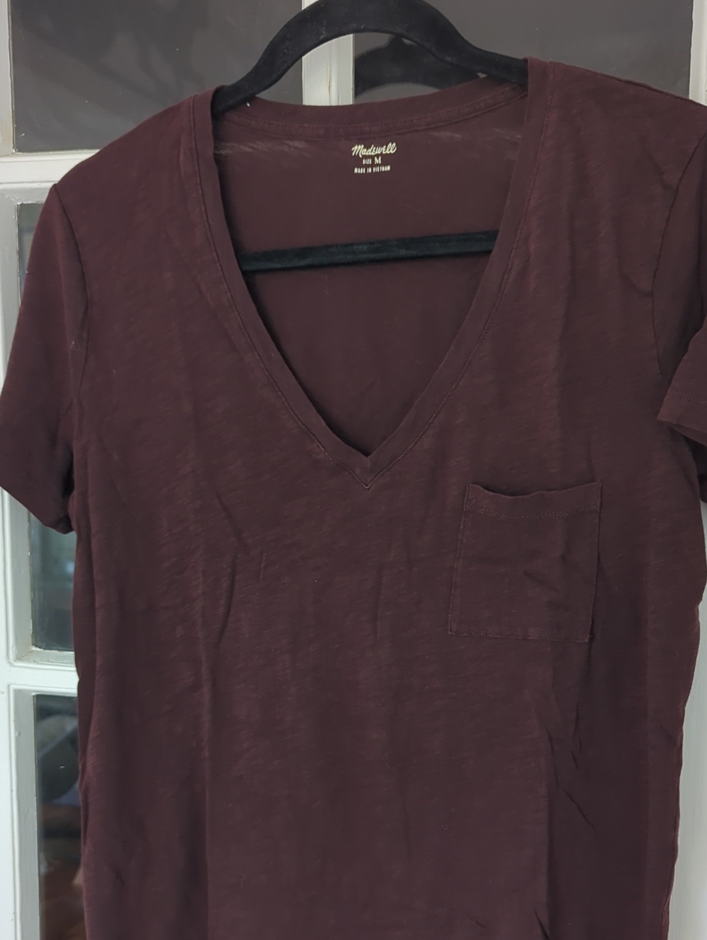 Madewell - V-Neck Pocket Tee in Deep Plum - Picture 2 of 8